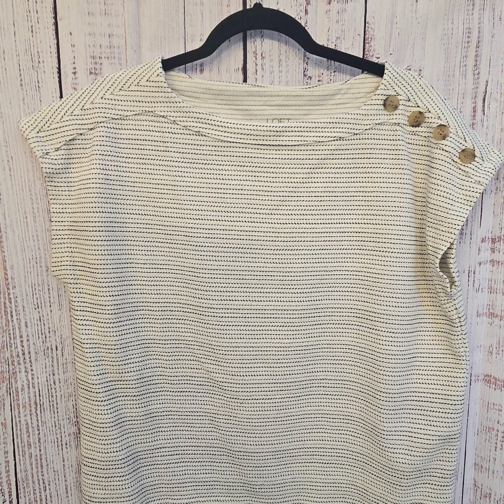 Women's B&W striped top w/button accent